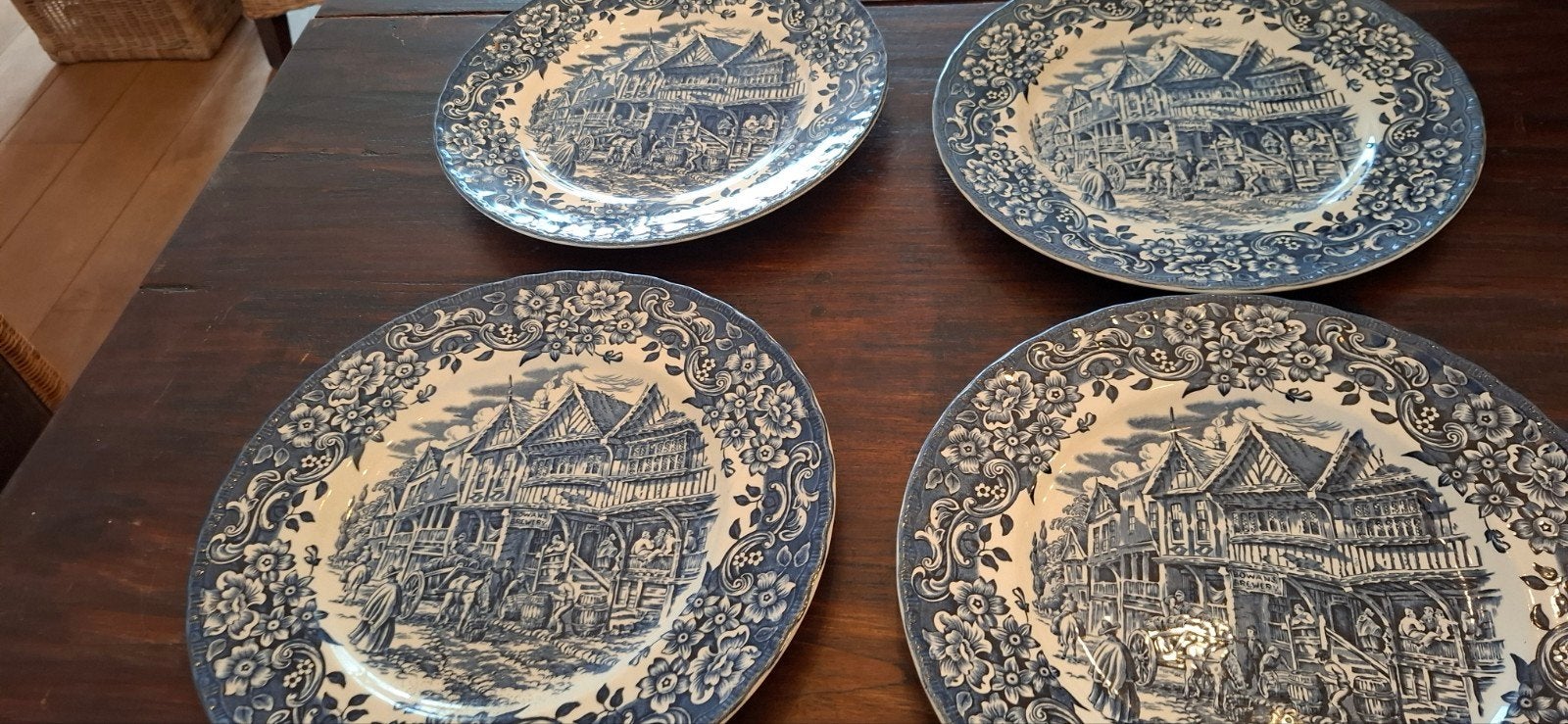 Set van 4 Royal Tudor Ware 17e Eeuw Engeland Borden, Ophalen of Verzenden