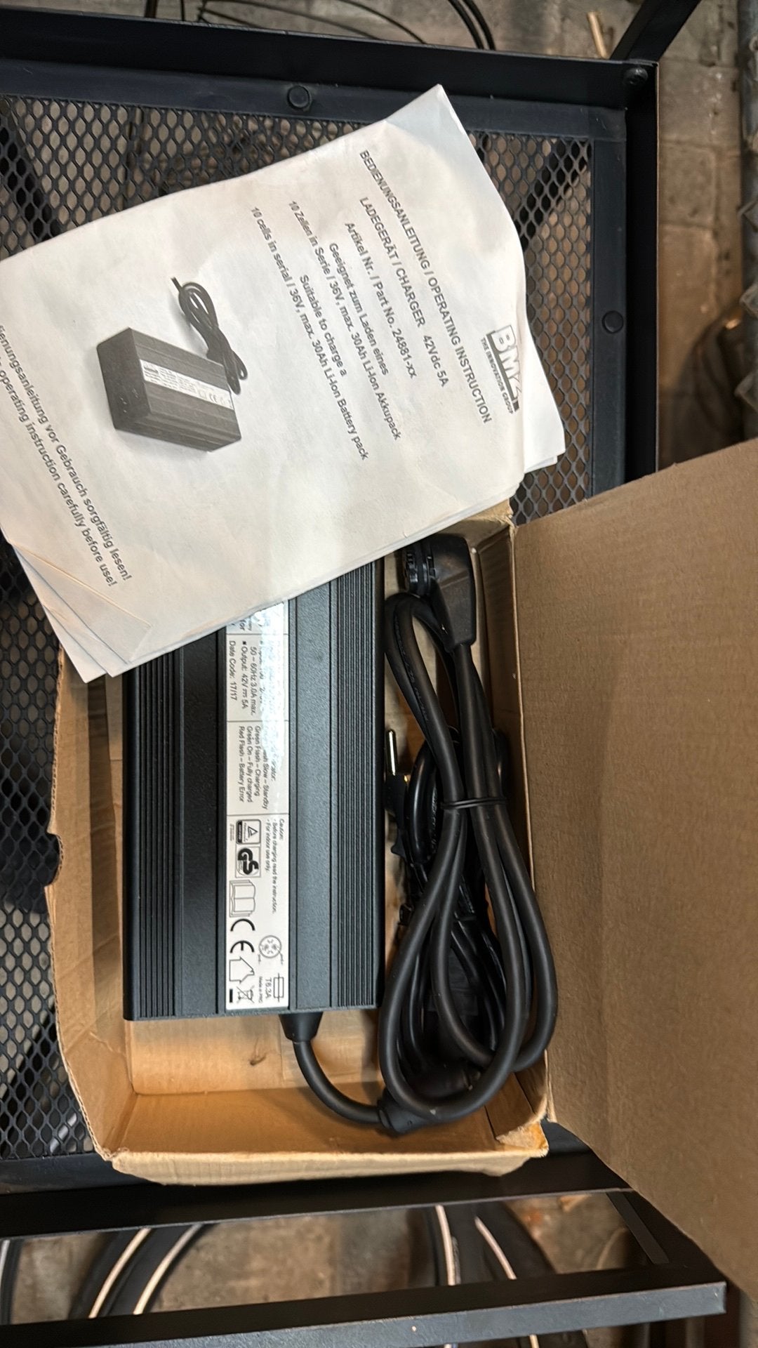 Nieuwe BIMAS 24V acculader – 29,4V 5A, Ophalen, Zo goed als nieuw