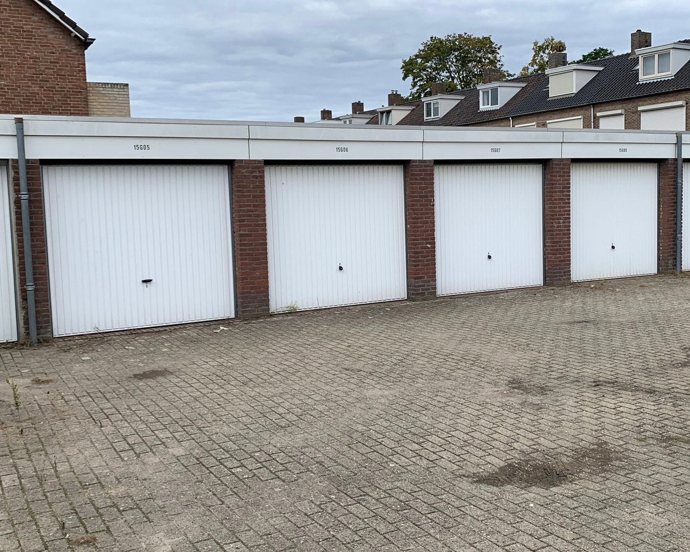 Let op 2x Garage te huur naast elkaar in Eindhoven, Auto diversen, Autostallingen en Garages