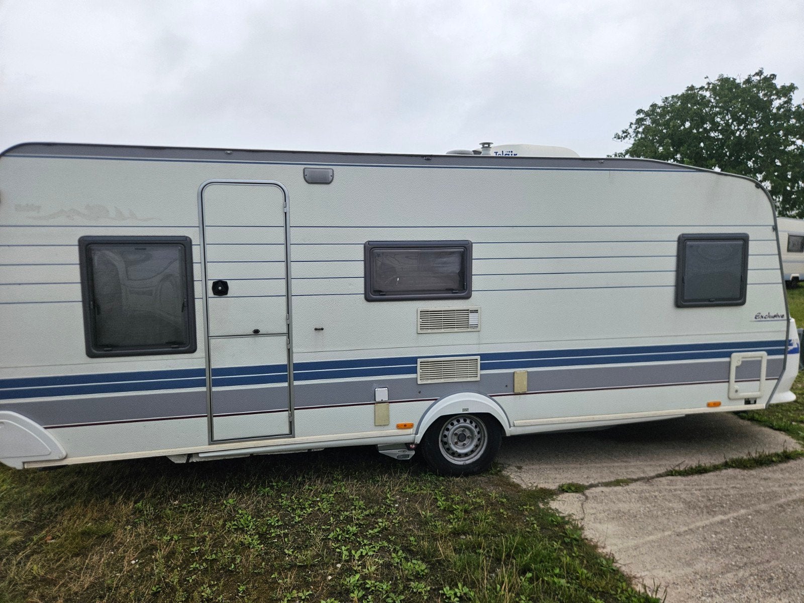 Hobby Exclusive 560 KMFE(1998) | Airco 2024 | Mover | 1500kg, Hobby, 7 tot 8 meter, Particulier, Ringverwarming