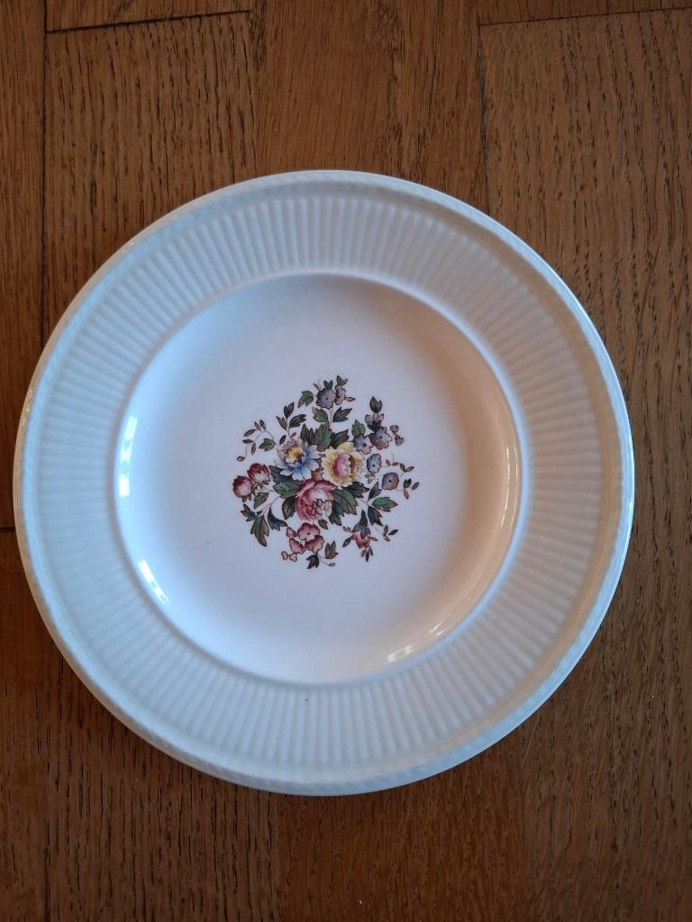 Wedgwood Conway  bordje/schoteltje 13 cm  en 16 cm, Ophalen of Verzenden