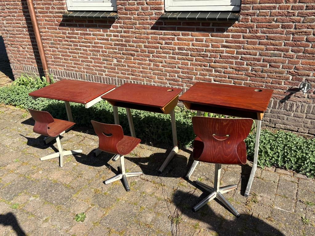 Retro schoolbankjes, Ophalen, Zo goed als nieuw