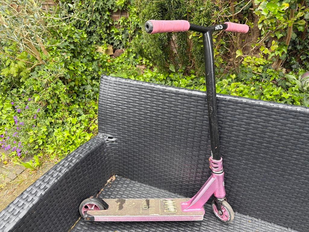 Stuntstep NKDS roze, Fietsen en Brommers, Steps, Ophalen, Gebruikt, Overige typen