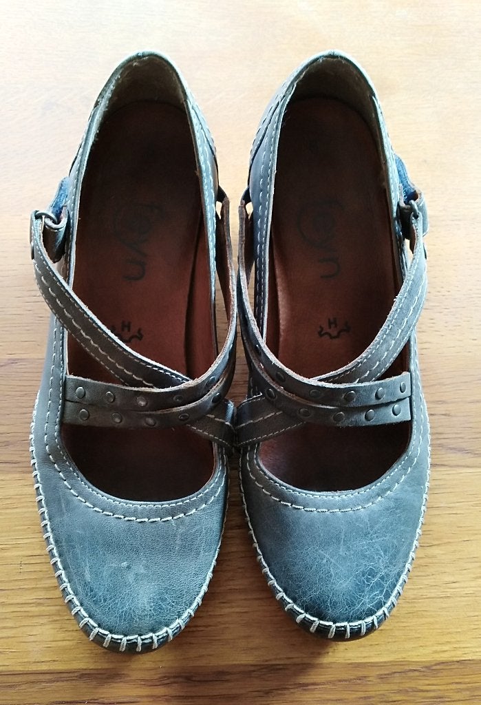 Pumps FEYN grijs/blauw leer maat 6H (40) Hak 5 cm, Kleding | Dames, Schoenen, Blauw, Ophalen of Verzenden, Gedragen, Feyn