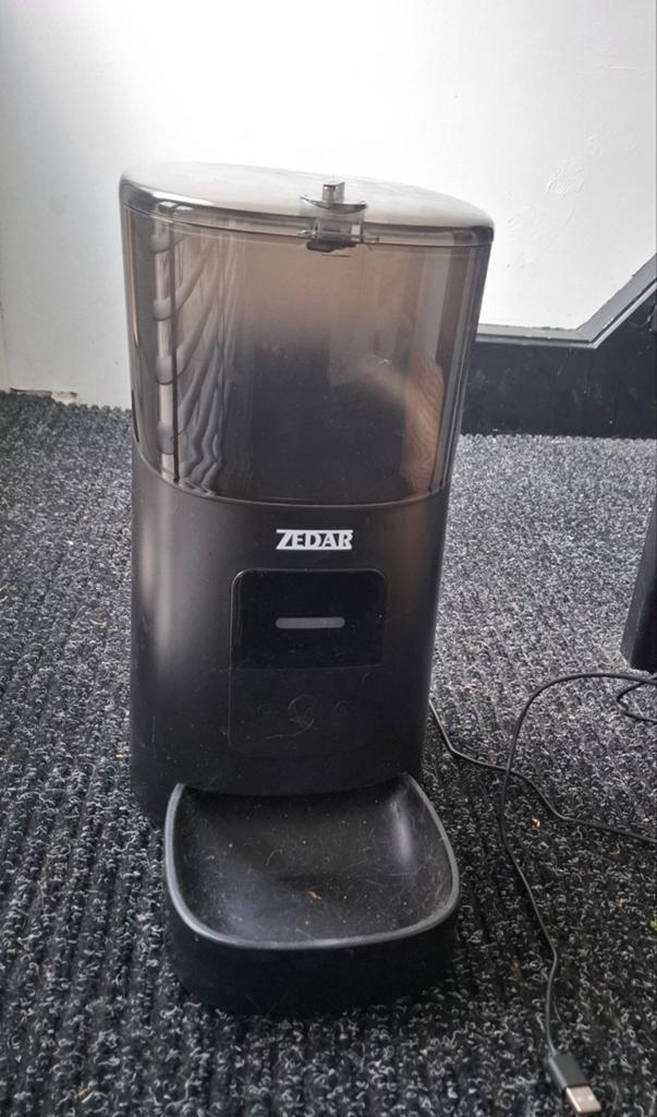 Zedar automatische feeder kat of kleine hond, Ophalen of Verzenden