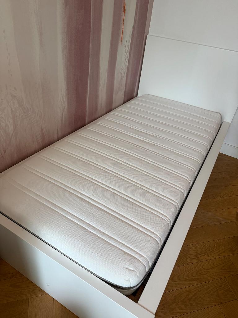 Bed met lades (1 persoons), Huis en Inrichting, Slaapkamer | Bedden, Ophalen, 90 cm, Eenpersoons, Wit