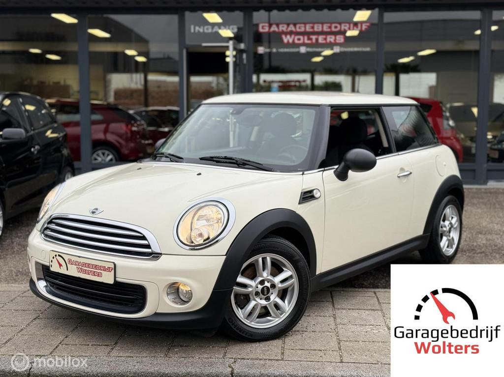 Mini 1.6 one airco stoelverwarm. 1e eigenaar 86dkm nw apk, Voorwielaandrijving, Gebruikt, Zwart, 4 cilinders