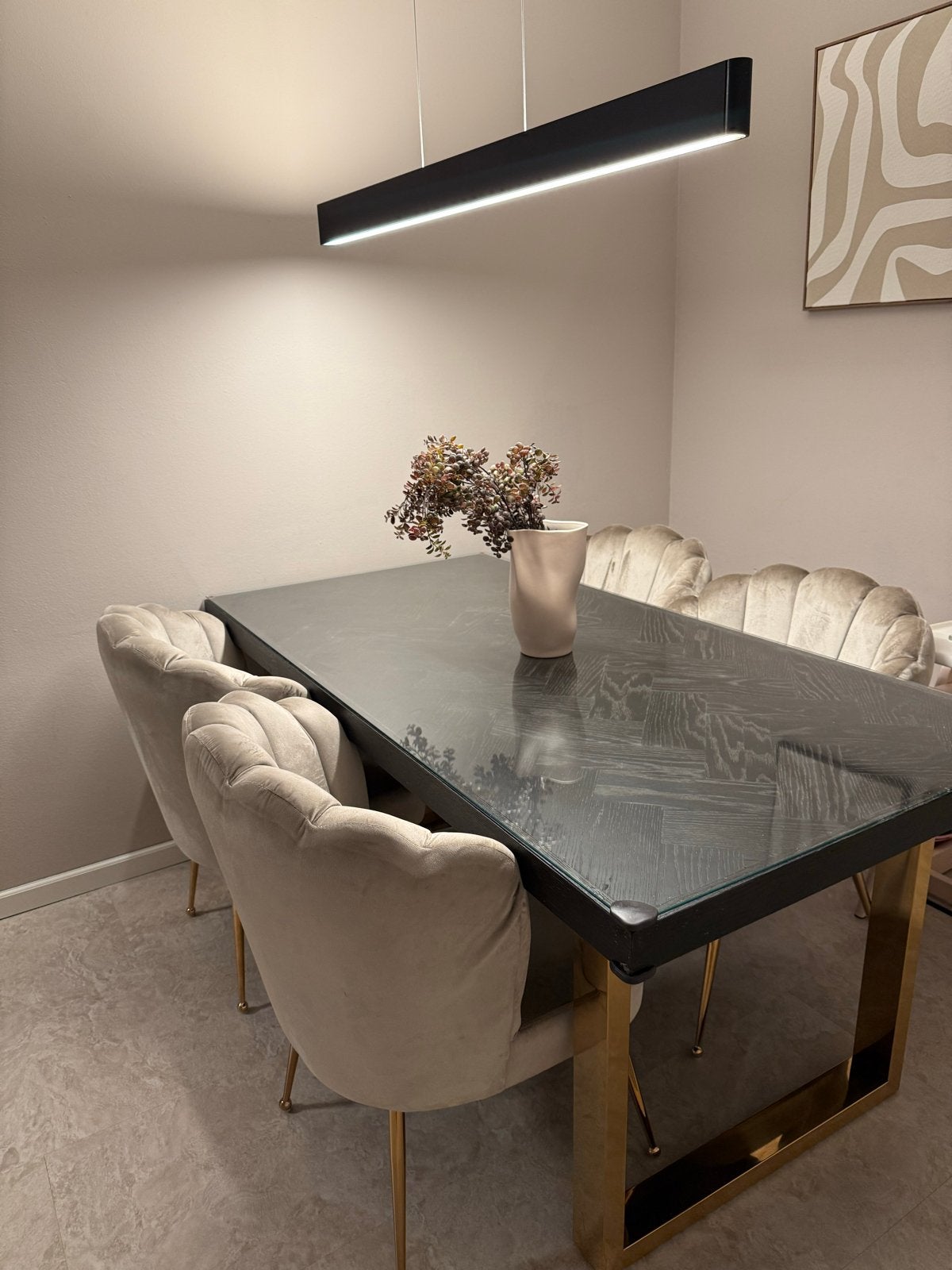Richmond Interiors eettafel met glazen blad en gouden poten, Ophalen, 200 cm of meer, 50 tot 100 cm, Zo goed als nieuw