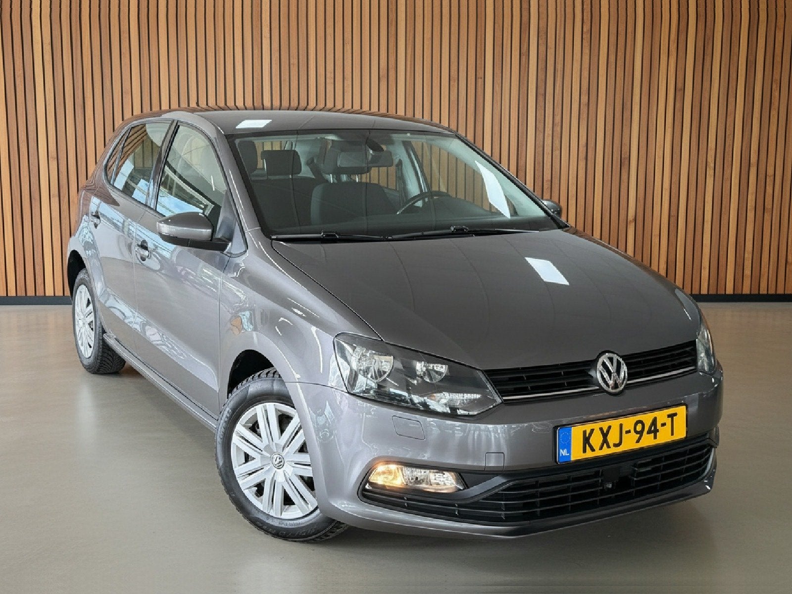 Volkswagen Polo 1.0 Comfortline Business R | Navigatie | Sto, Gebruikt, Bedrijf, Handgeschakeld, 955 kg