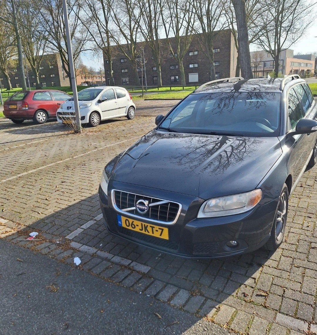 Volvo V70 2.4 D AUT 2009 Grijs, Auto's, 15 km/l, 1800 kg, Stationwagon, Diesel