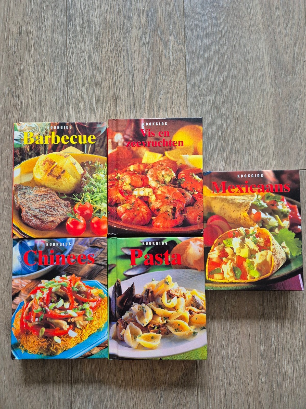 Kookgids Chinees, Mexicaans, Pasta, BBQ, vis en zeevruchten, Ophalen of Verzenden, Gelezen, Diverse Auteurs