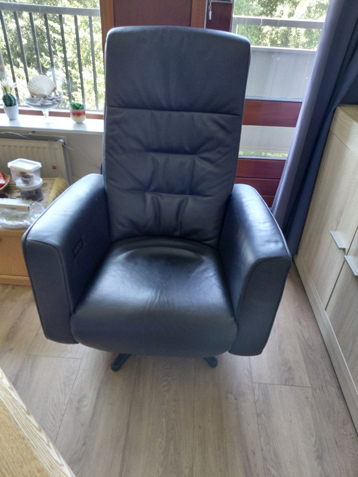 Relax fauteuil Twice electrisch donkerblauw, Ophalen, Zo goed als nieuw, 50 tot 75 cm, Leer