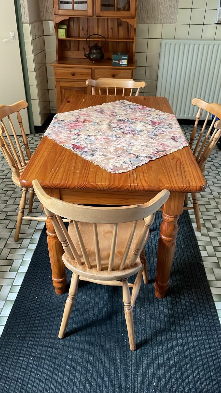 Vintage grenen keuktafel met 4 hardhouten stoelen, Huis en Inrichting, Tafels | Eettafels, Ophalen