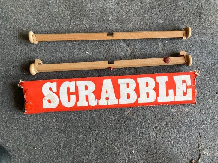 Scrabble letterhouders en doos (onderdelen), Hobby en Vrije tijd, Gezelschapsspellen | Bordspellen, Ophalen of Verzenden, Gebruikt