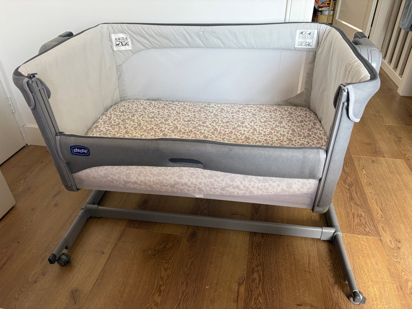 Chicco Next2Me Magic Evo Co-Sleeper - Grey Mist, Kinderen en Baby's, Babywiegjes en Ledikanten, Ophalen, Zo goed als nieuw, Wieg