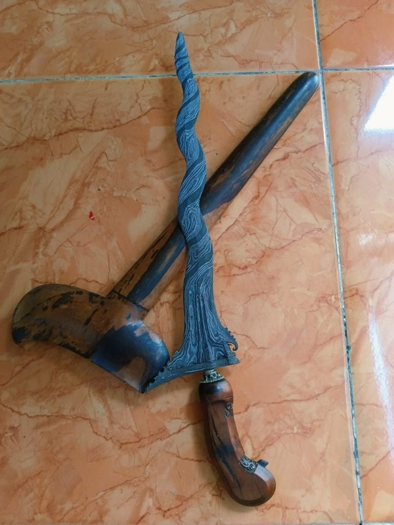 Antieke Keris Condong Campur 7 Luk Pamor Buntel Mayit SVG82, Verzenden