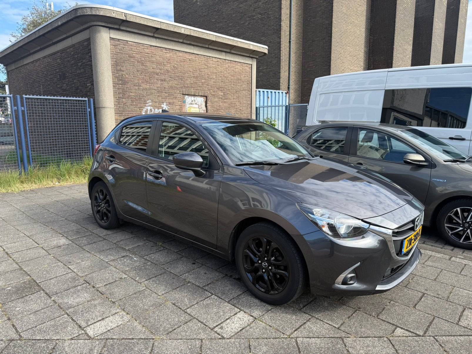 Mazda 2 1.5 90PK 2019 FINANCIAL LEASE/PAY IN FULL, Voorwielaandrijving, Stof, 40 €/maand, Zwart