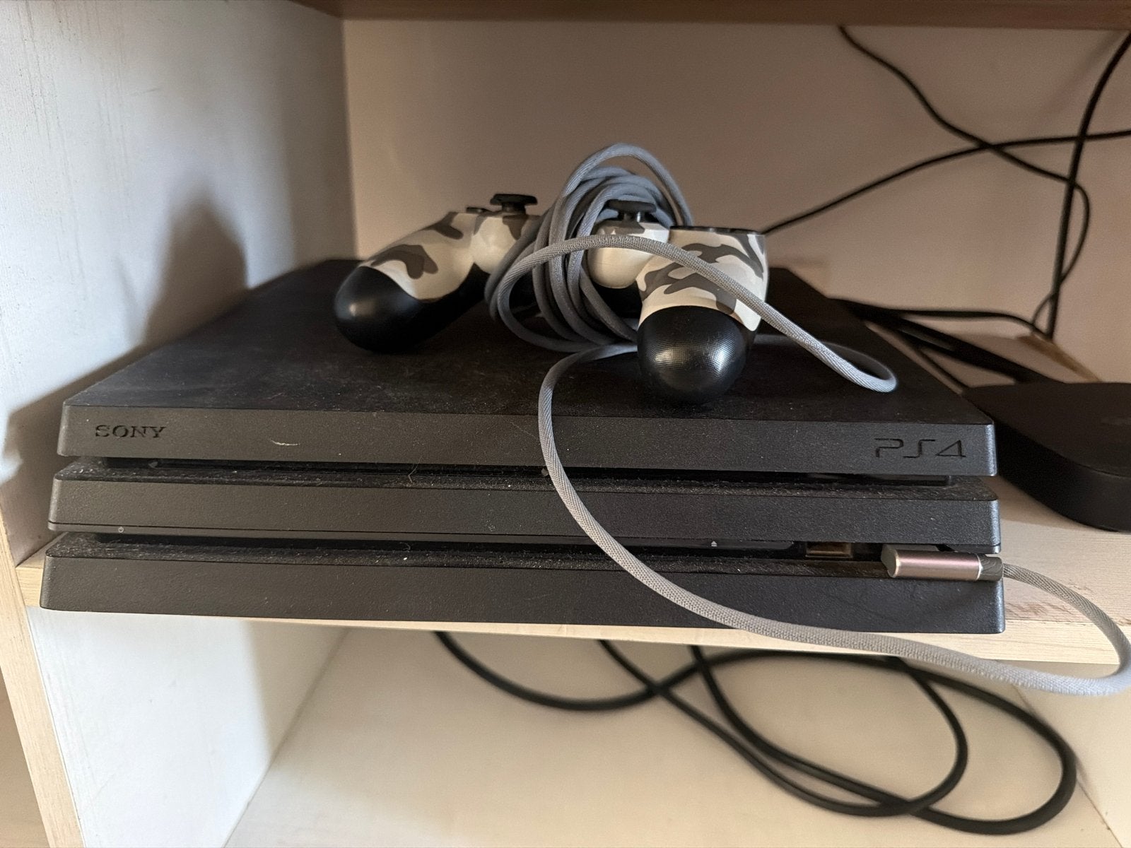 PlayStation 4 Pro met 2 controllers en 6 games (m2459403500 ...