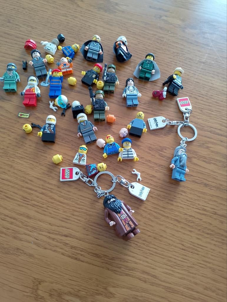 Diverse welLego Minifiguren en Sleutelhangers, Kinderen en Baby's, Speelgoed | Duplo en Lego, Ophalen, Inclusief minifiguren, Gebruikt