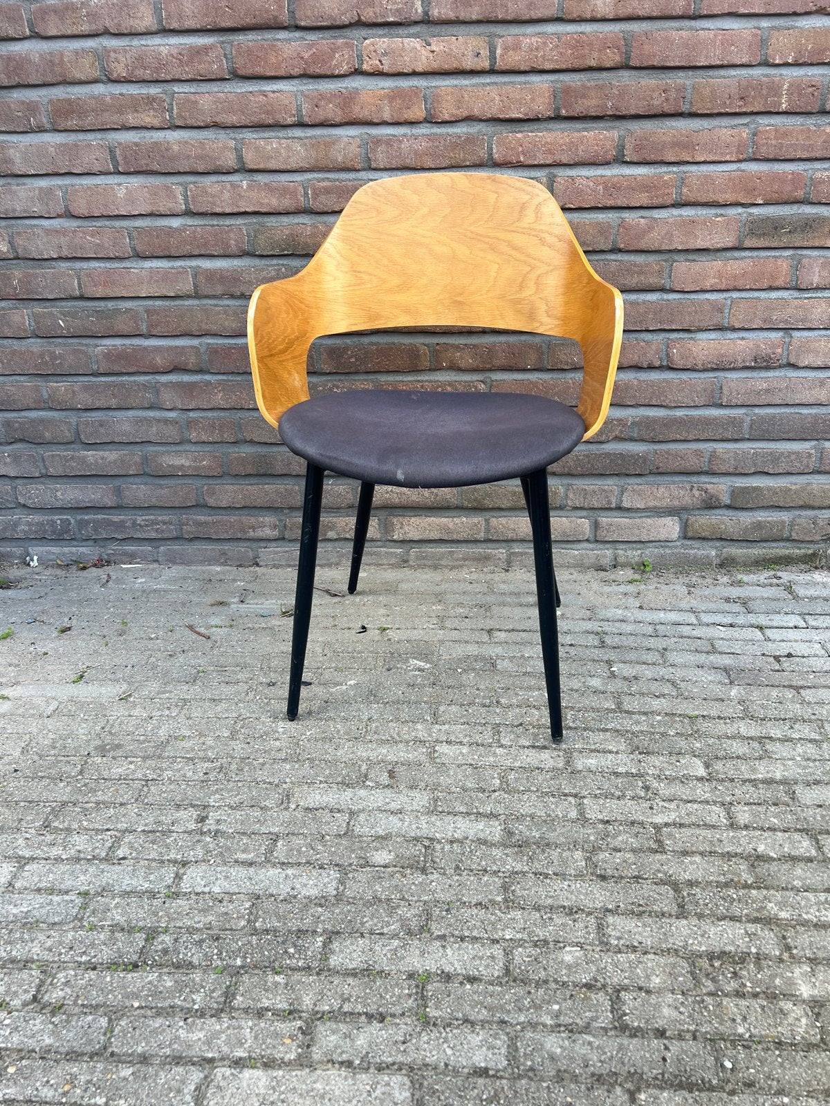 Moderne eetkamerstoel met houten kuip en stoffen zitting, Ophalen, Gebruikt, Overige kleuren, Eén