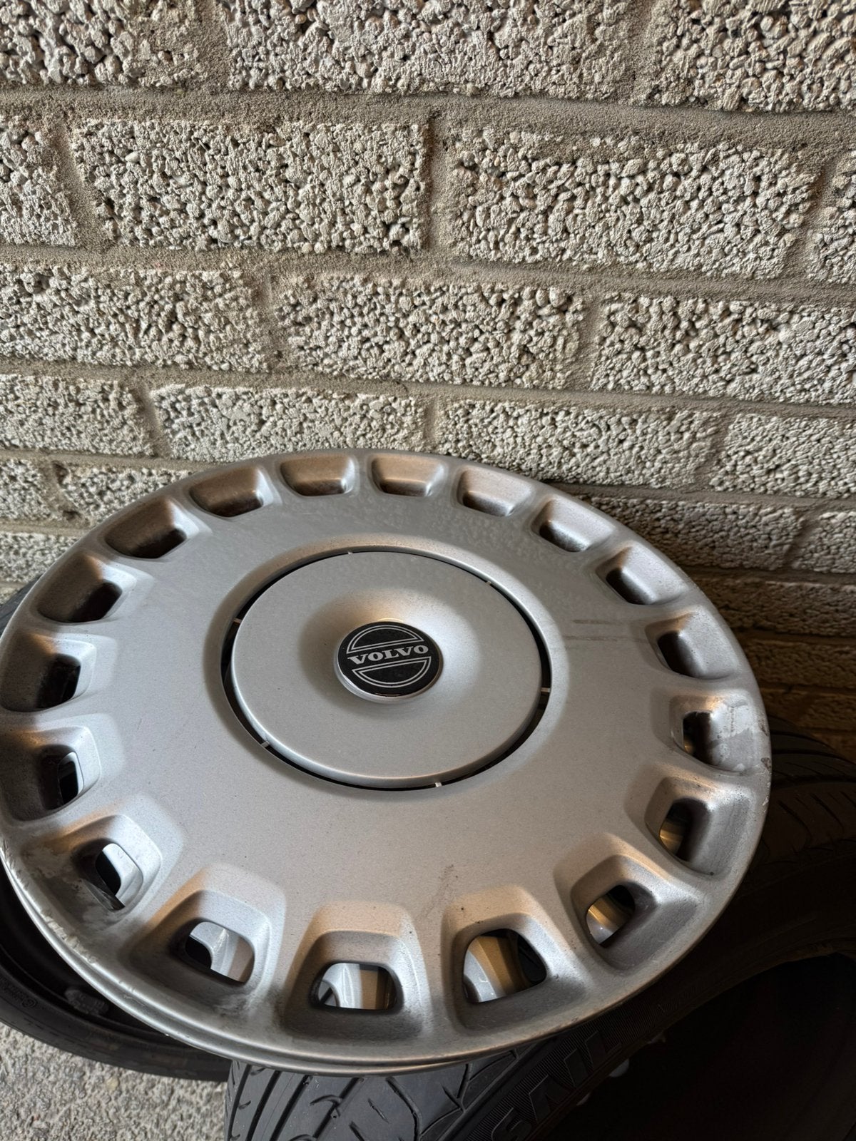 Stalen velgen met originele volvo wieldoppen, Auto diversen, Wieldoppen, Ophalen of Verzenden, Gebruikt