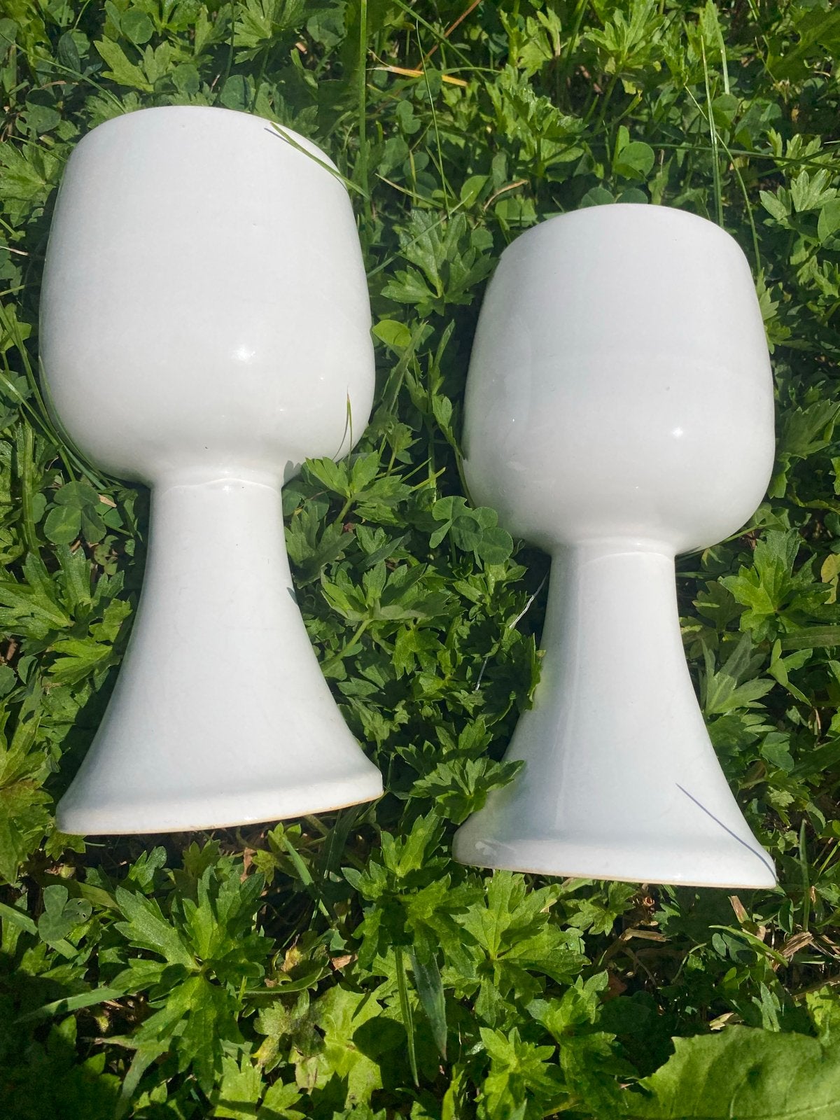 2 witte keramische objecten / kelken, Ophalen of Verzenden