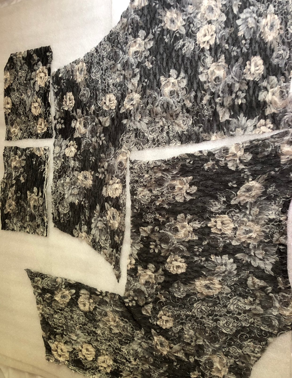 Lapje kant - RESTANT - 4 STUKS - zwart relief bloemen motif, 120 cm of meer, Zwart, 200 cm of meer, Ophalen of Verzenden