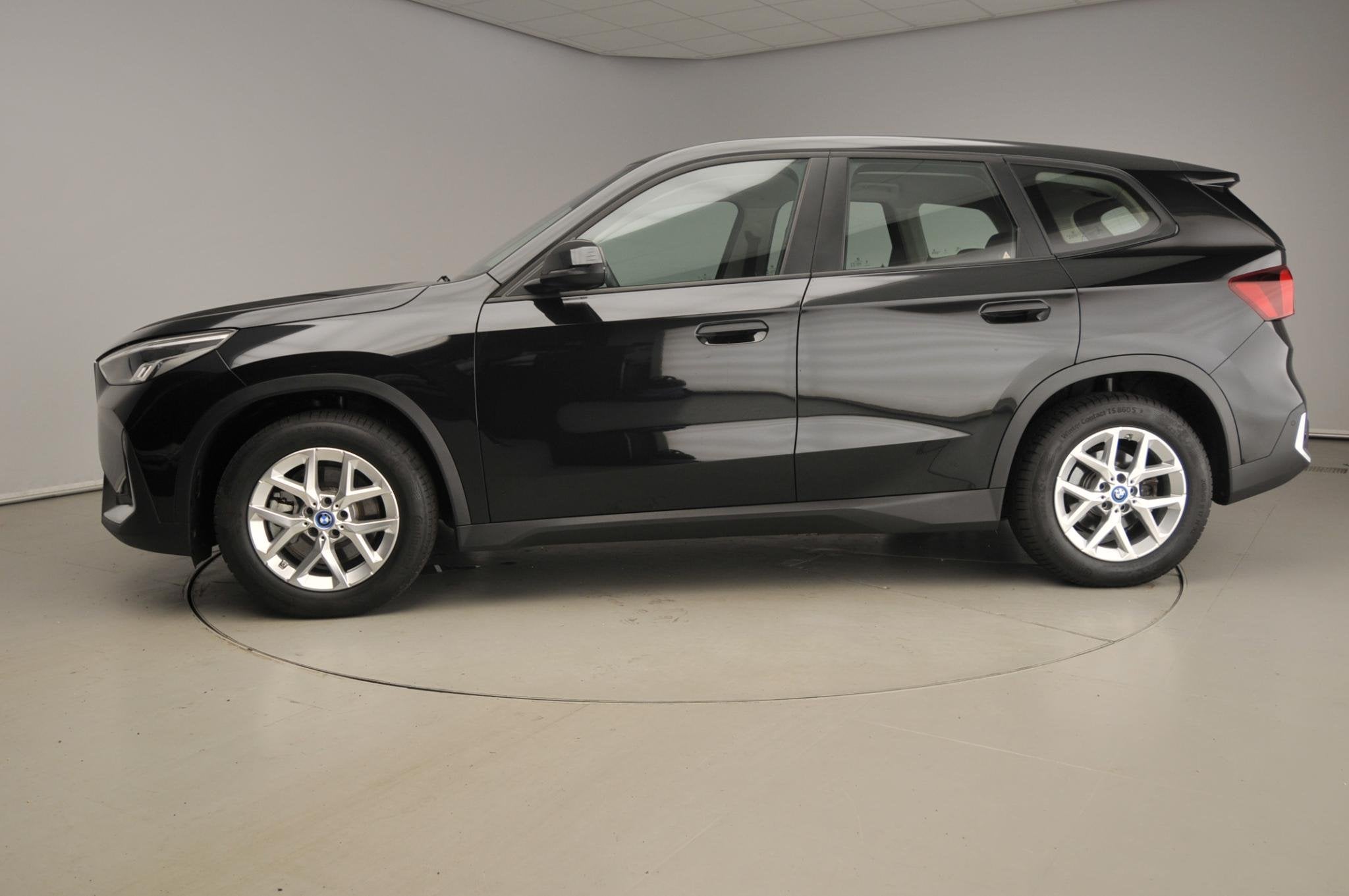 BMW iX1 xDrive30 | LED | Leder | Navigatie | Sportstoelen |, Auto's, BMW, Automaat, Gebruikt, Met garantie (alle), Automatische klimaatregeling
