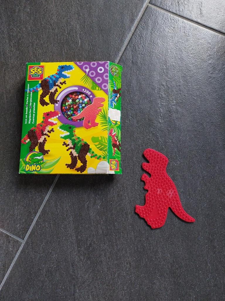 Strijkkralen dino's, Ophalen of Verzenden, Gebruikt, Dieren, Overige typen