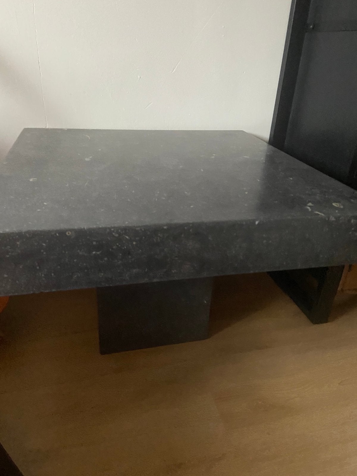 Grijze salontafel van adruin steen, Ophalen, Gebruikt, Vierkant, 50 tot 100 cm