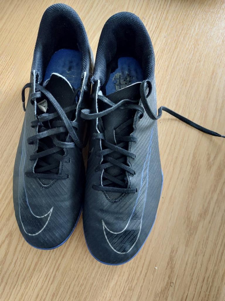 Nike voetbalschoenen - Maat 41, Maat XS of kleiner, Ophalen, Gebruikt, Schoenen