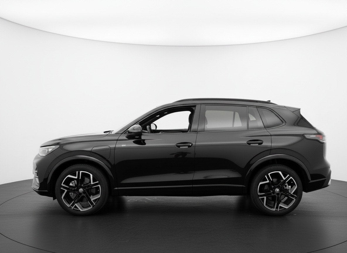 Volkswagen Tiguan 1.5 eHybrid 272PK DSG R-LINE SPORT LEDER/H, Auto's, Euro 6, 4 cilinders, Zwart, Hybride Elektrisch/Benzine