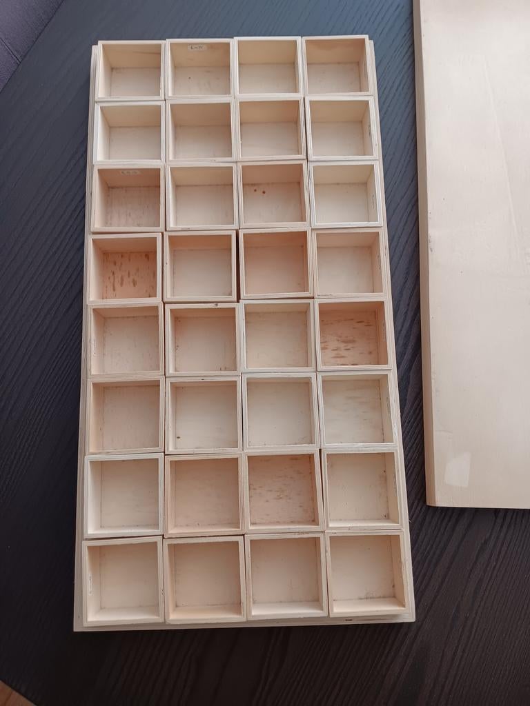 Houten sorteerdoos met 32 vakjes en deksel voor b.v. kralen, Ophalen, Gebruikt