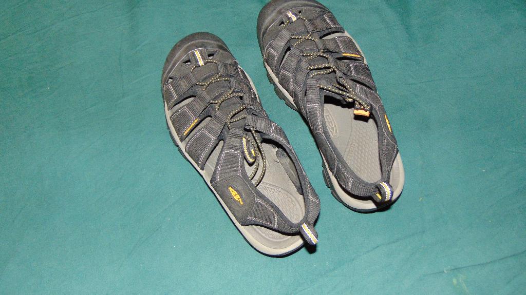 Keen heren sandalen 42,5, Zwart, Zo goed als nieuw, Ophalen, Sandalen