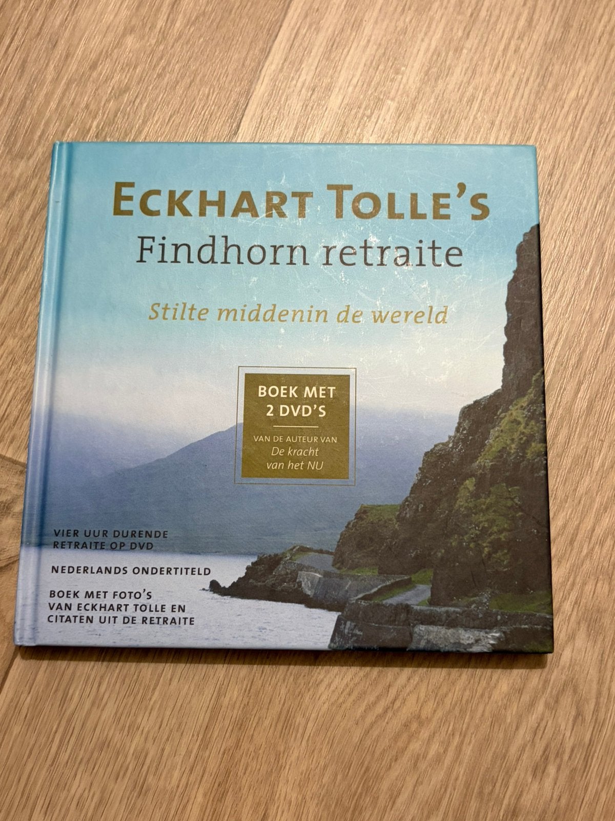 Eckhart Tolle Findhorn retraite boekje + 2 dvd ‘s, Boeken, Achtergrond en Informatie, Spiritualiteit algemeen, Ophalen of Verzenden