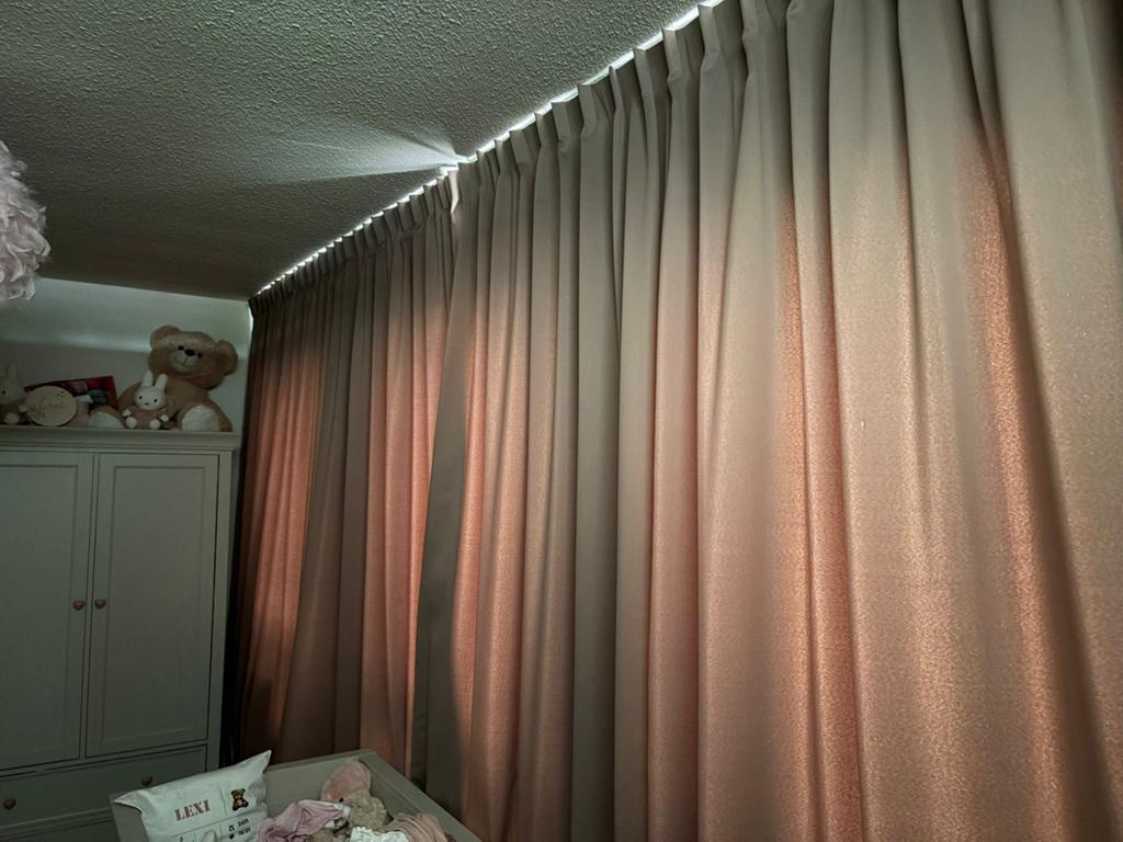 5 meter gordijn kleur taupe inclusief rails, Ophalen, Overige kleuren, 200 cm of meer, Nieuw