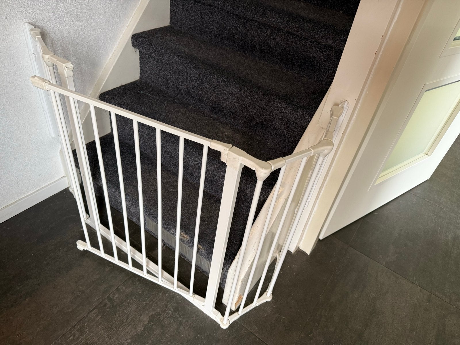BabyDan Flex Wit Traphek - Ideaal voor hoektrappen, Ophalen, Gebruikt, 100 tot 115 cm, Metaal of IJzer