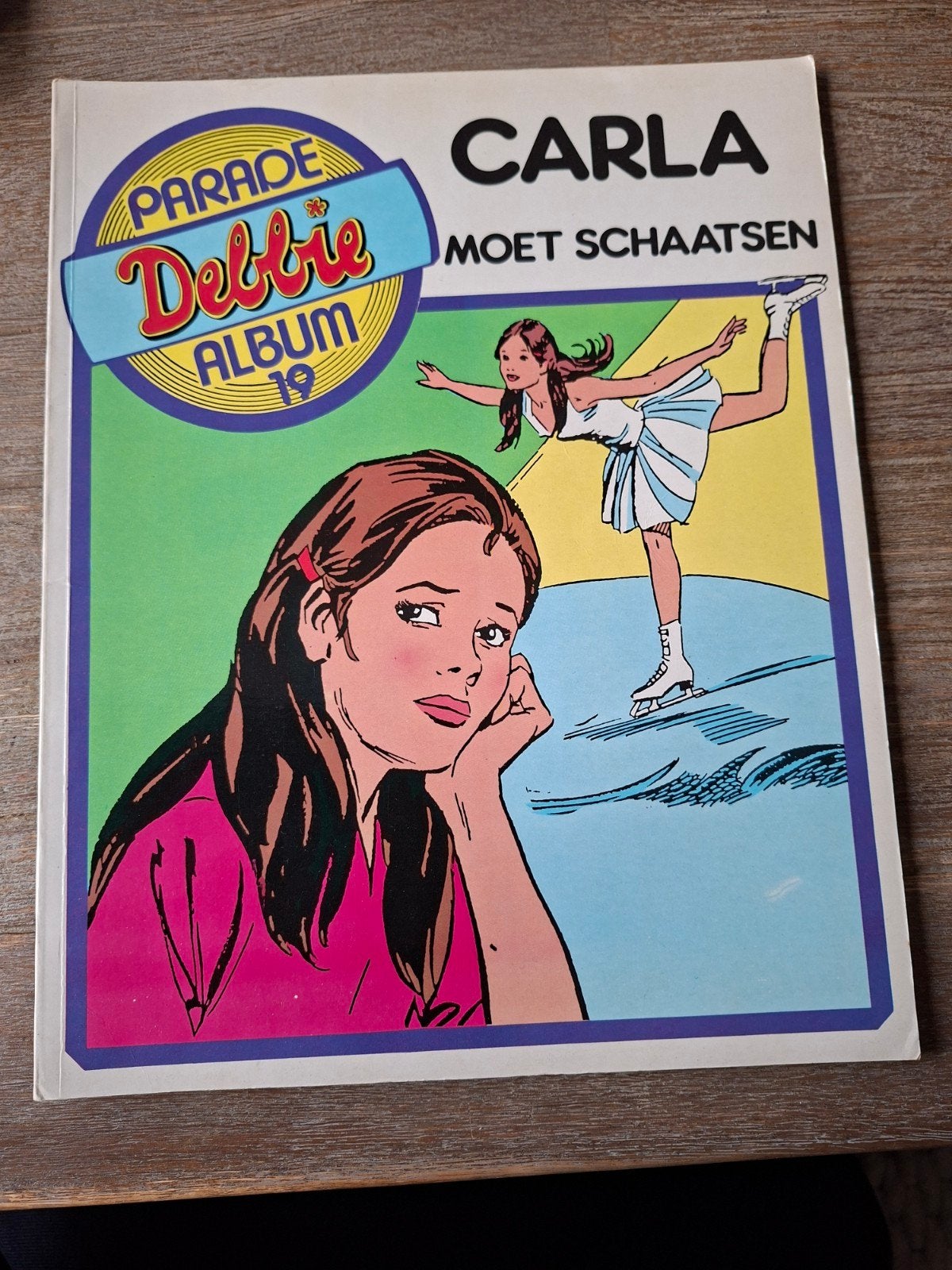 Parade Debbie Album 19 - Carla Moet Schaatsen (Gelezen), Boeken, Eén stripboek, Ophalen of Verzenden, Gelezen