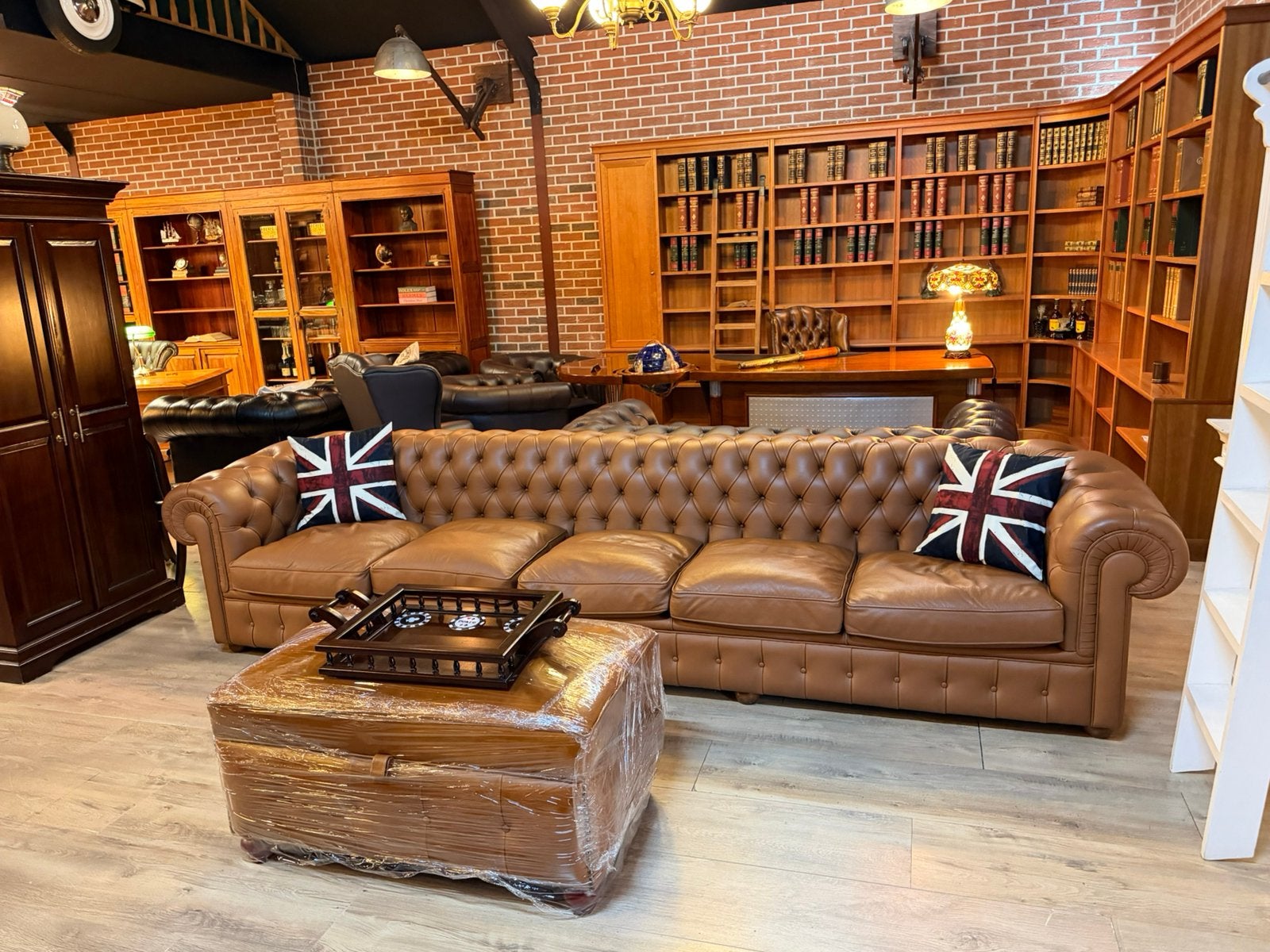 Luxe chesterfield showroom, Ophalen