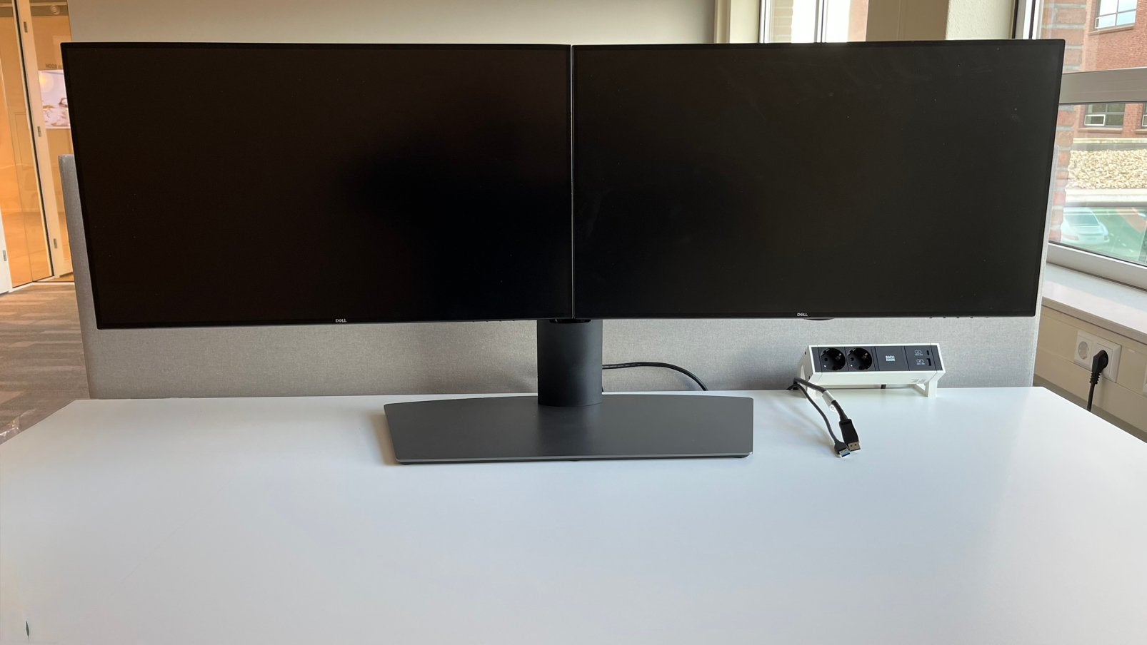 2x Dell UltraSharp U2724DE 27” Thunderbolt Hub Monitor, Computers en Software, Monitoren, IPS, 101 t/m 150 Hz, In hoogte verstelbaar