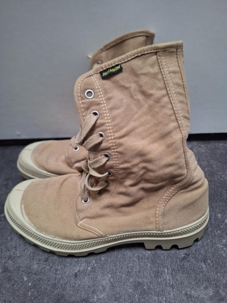 Palladium schoenen maat 40, Kleding | Dames, Ophalen of Verzenden, Zo goed als nieuw, Beige, Sneakers of Gympen