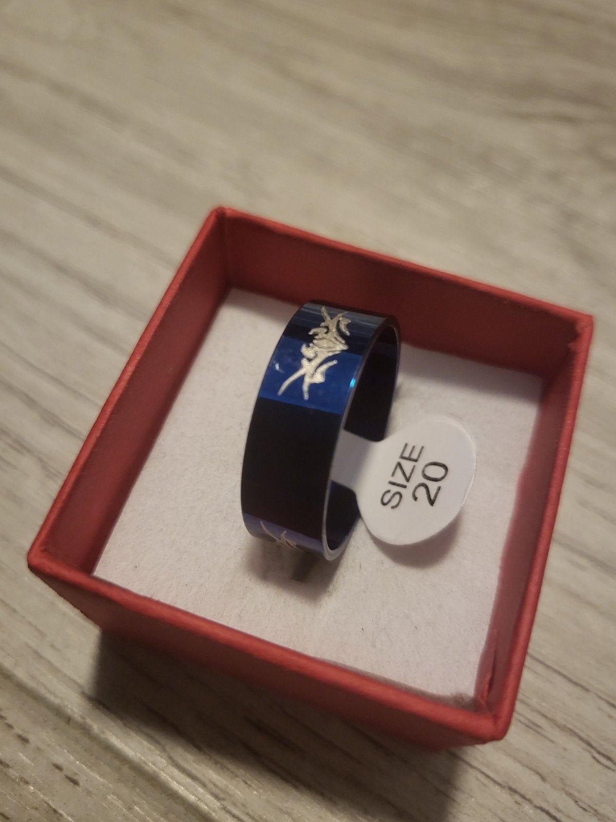 Nieuwe Zwarte Ring met Blauwe Binnenkant en Draak Design, Sieraden, Tassen en Uiterlijk, Ringen, 20 of groter, IJzer of Staal