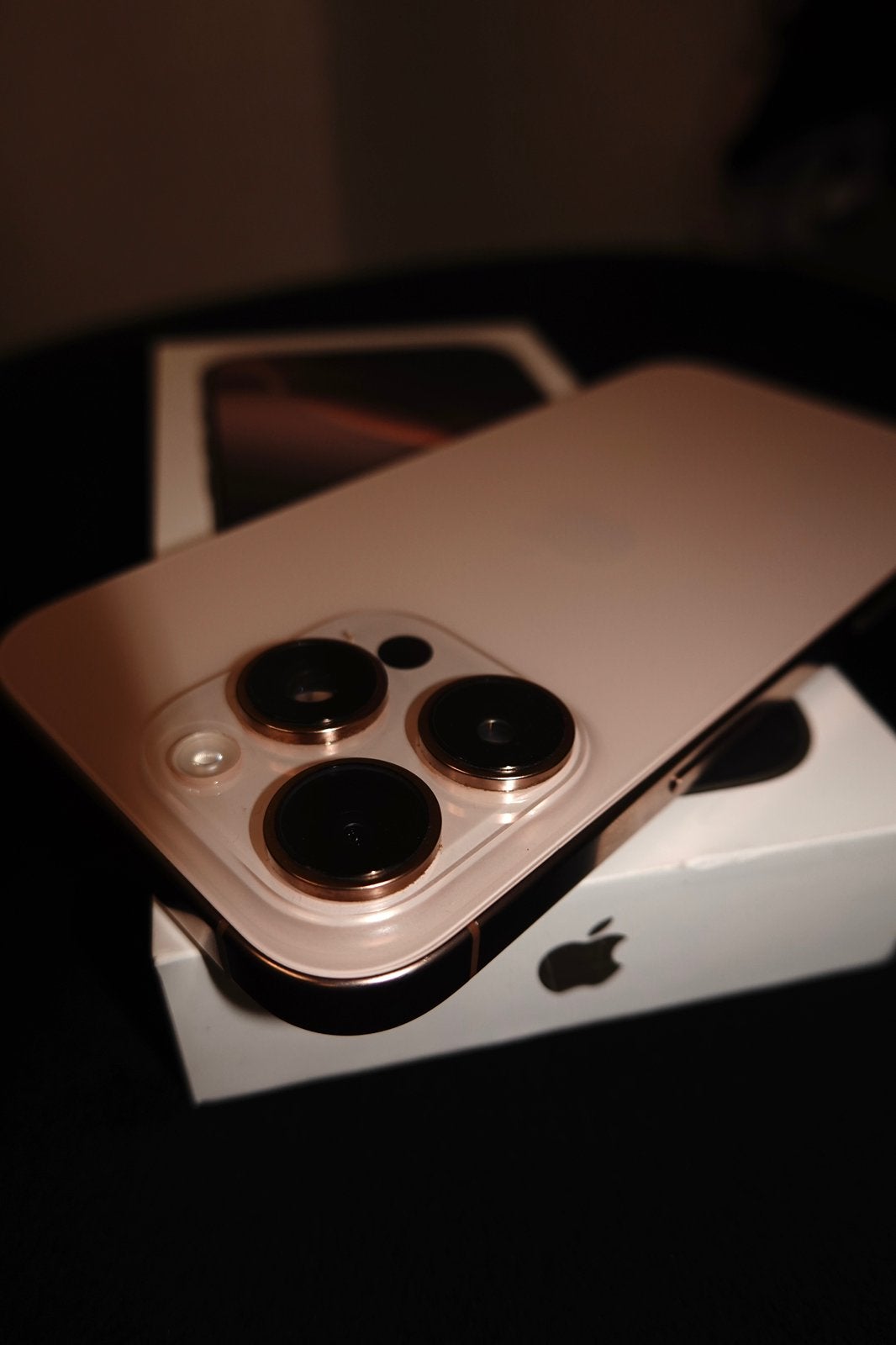 IPhone 16 pro desert titanium