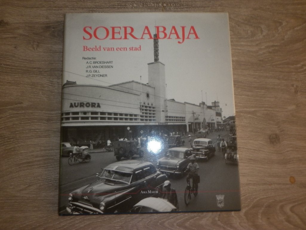 prachtig historisch fotoboek  'Soerabaja; Beeld van een stad, Boeken, Ophalen of Verzenden, 20e eeuw of later, Zo goed als nieuw
