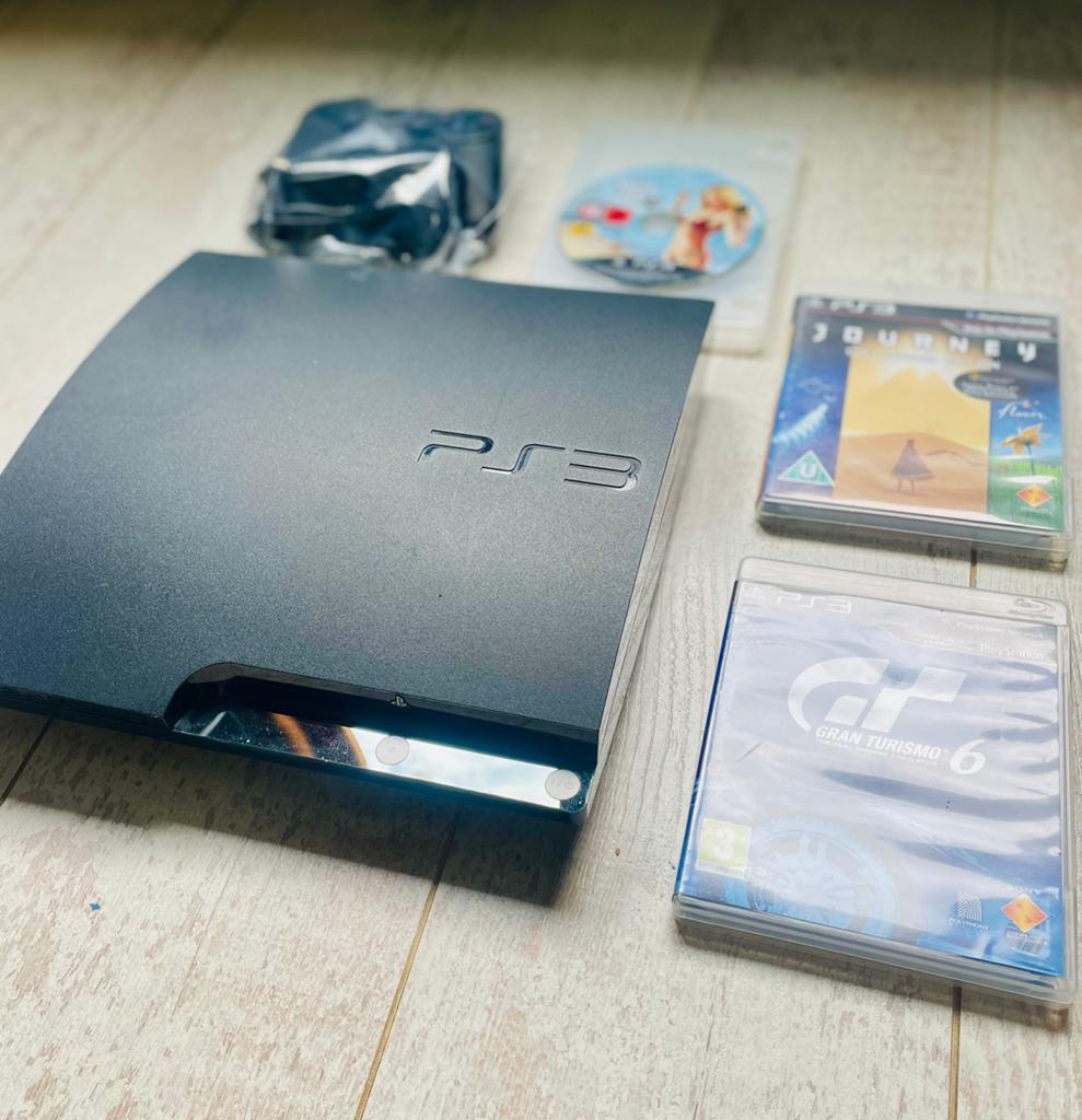 PS3 Slim 250GB + 3 Top Games + Kabels / schoon en stil, Spelcomputers en Games, Spelcomputers | Sony PlayStation 3, Zo goed als nieuw