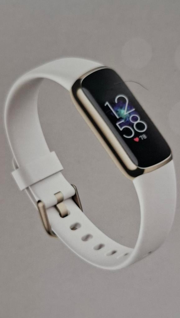 Fitbit Luxe Fitness Tracker - Wit/Goud, Sieraden, Tassen en Uiterlijk, Activity trackers, Gebruikt, Android, Wit, Waterdicht, Ophalen