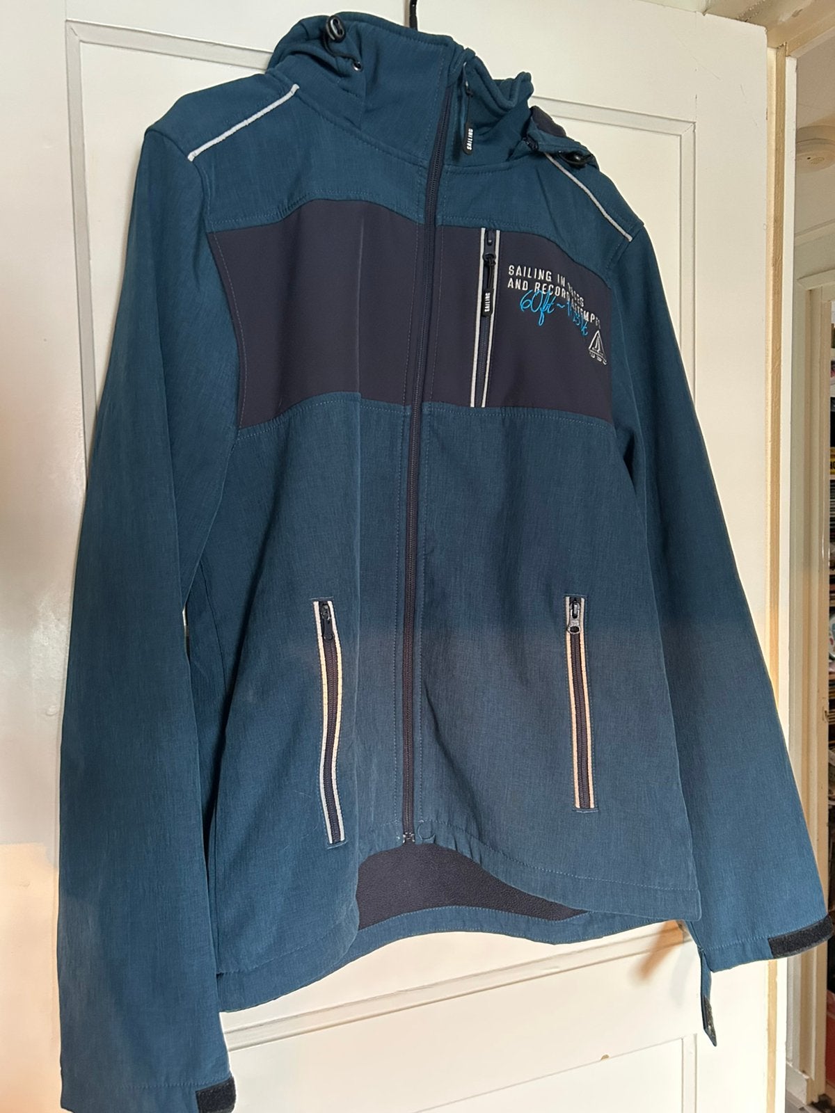 Petrolkleurige softshell heren jas / jack (maat M), Ophalen of Verzenden, Gedragen, Maat 48/50 (M), Blauw
