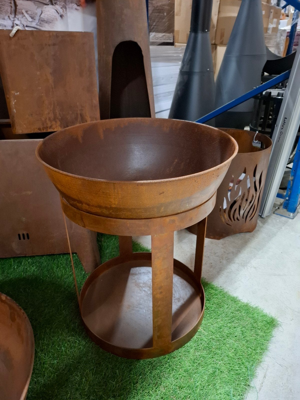 Roestkleurige Vuurhaard met Houtopslag - Magazijnverkoop, Ophalen, Nieuw, Vuurkorf