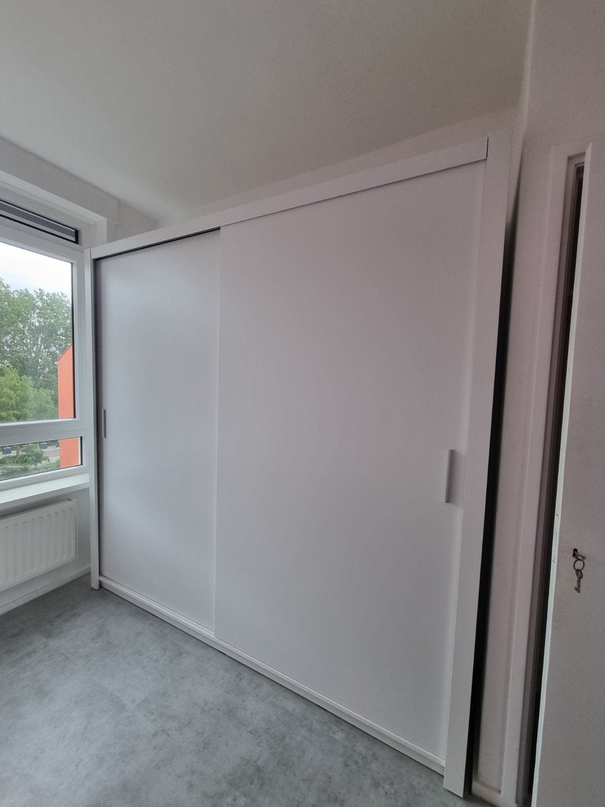 Witte Kledingkast 220 cm breed, Doe-het-zelf en Verbouw, Binnendeur, Nieuw, Ophalen of Verzenden, 120 cm of meer