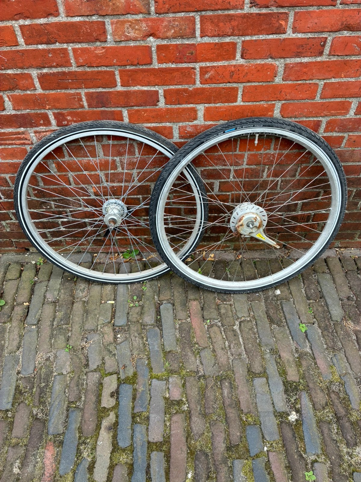 2 nette fiets voorwielen met rollerbrake en naafdynamo, Fietsen en Brommers, Fietsonderdelen, Ophalen, Zo goed als nieuw